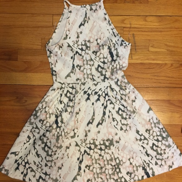 Beautiful Spring/Summer/Fall Dress - Picture 3 of 5